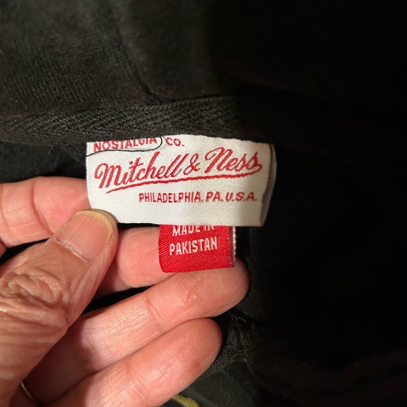 Mitchell & Ness woman’s Black Cotton Blend (80%) Hoodie, size XL - Picture 2 of 4